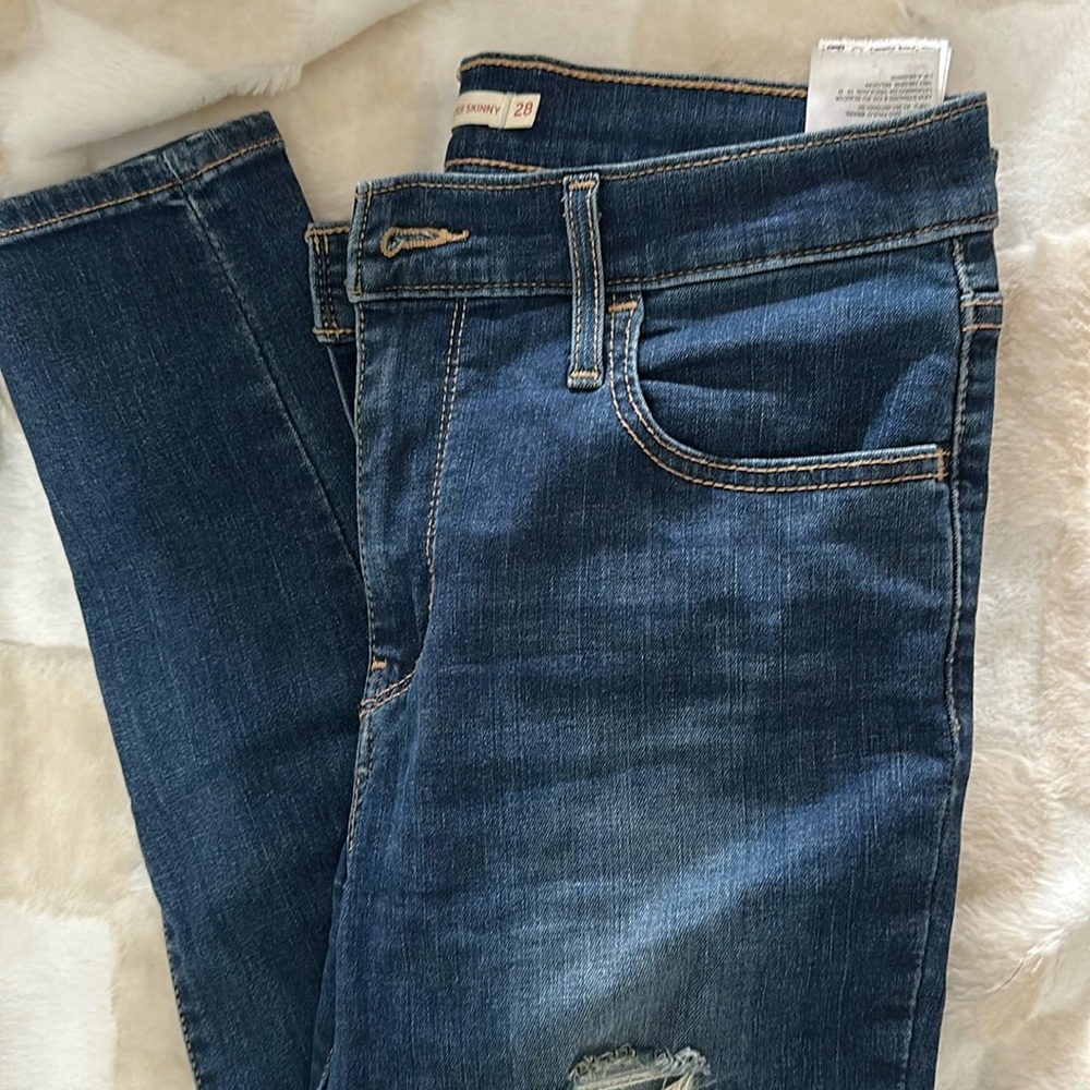 Blue Levi’s ripped jeans